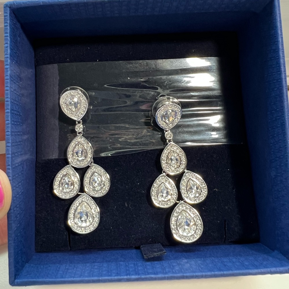 Swarovski Crystal Drop Earrings - image 3